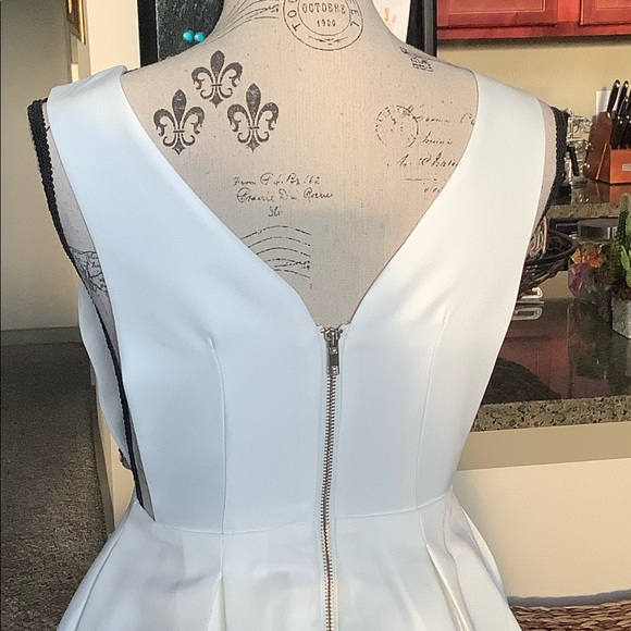 🎀 NWOT Lulu’s White Babydoll Dress 🎀 - Picture 5 of 10